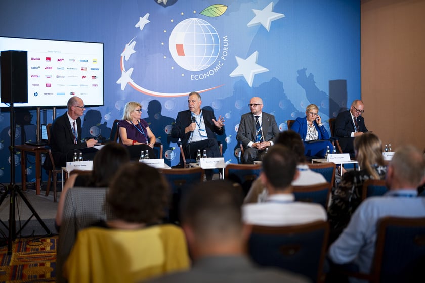 Forum Ekonomiczne w Karpaczu. Dyskusja o tym „Czy nowe pokolenie liderów znajdzie czas na pięcioletnie studia?”